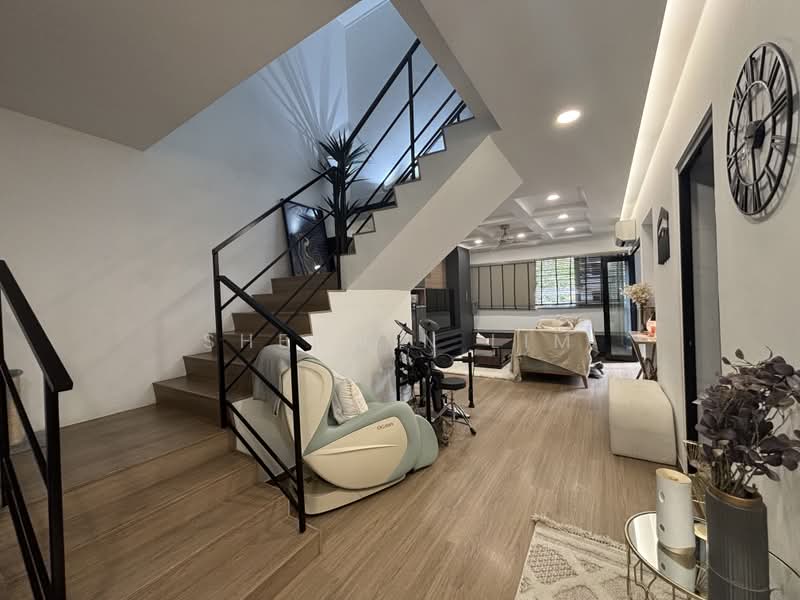 387 Yishun Ring Road, 387 Yishun Ring Road, 5 Bedrooms, 1,572 sqft, HDB Flat For Sale, by Sherwin Lim, 500190249 - Living Room - PropertyGuru.com.sg