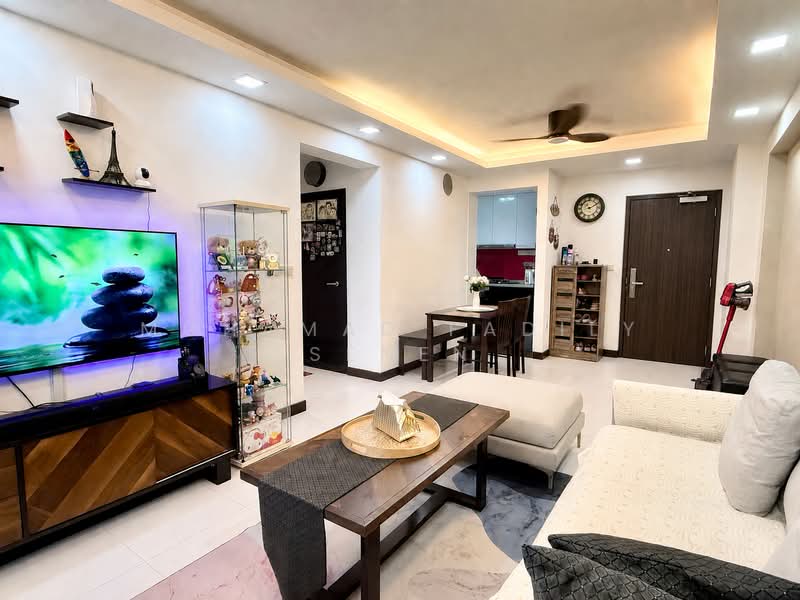 260C Punggol Way, 260C Punggol Way, 3 Bedrooms, 1,001 sqft, HDB Flat For Sale, by Mohamad Fadily Senen, 500190284 - Living Room - PropertyGuru.com.sg