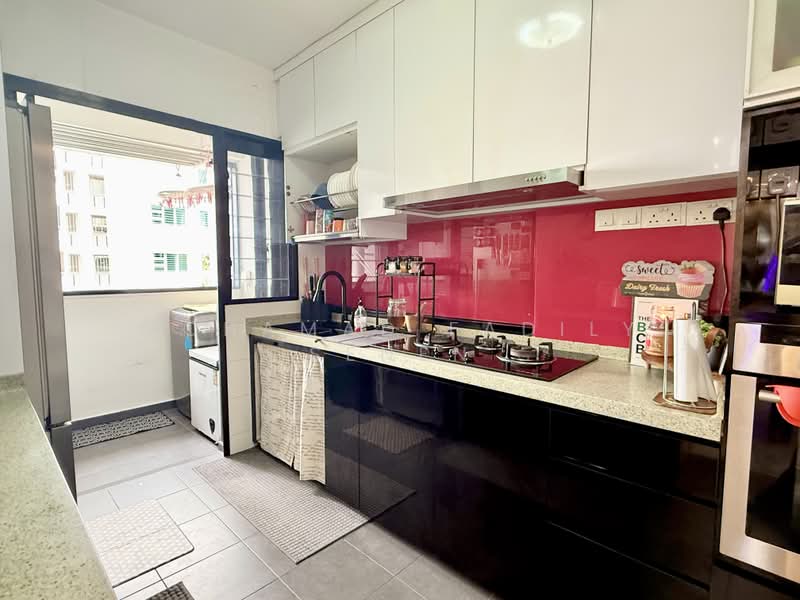 260C Punggol Way, 260C Punggol Way, 3 Bedrooms, 1,001 sqft, HDB Flat For Sale, by Mohamad Fadily Senen, 500190284 - Kitchen - PropertyGuru.com.sg