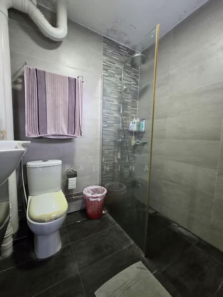 721 Bedok Reservoir Road, 721 Bedok Reservoir Road, 3 Bedrooms, 1,593 sqft, HDB Flat For Sale, by Siti Nurainina Binte Saaet (Nina Saaet), 500190289 - Master Bathroom - PropertyGuru.com.sg