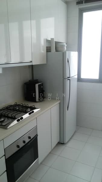 Balmoral Heights, 8 Balmoral Crescent, 3 Bedrooms, 1,200 sqft, Apartment For Rent, by Edwin Goh, 500190325 - Kitchen - PropertyGuru.com.sg