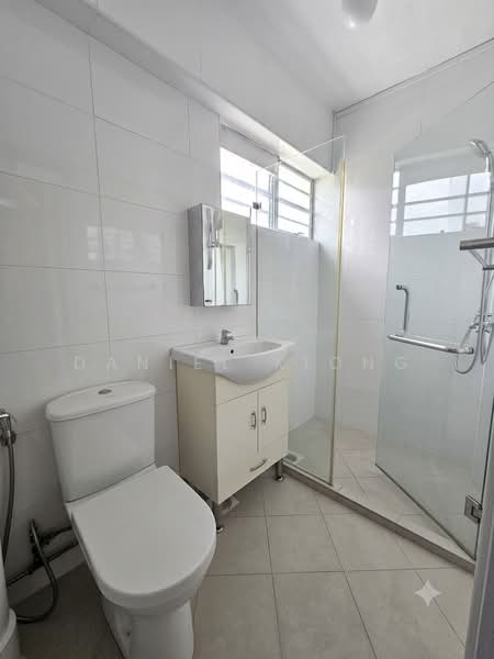 120 Marsiling Rise, 120 Marsiling Rise, 3 Bedrooms, 1,302 sqft, HDB Flat For Sale, by Daniel Kiong, 500190350 - Bathroom - PropertyGuru.com.sg