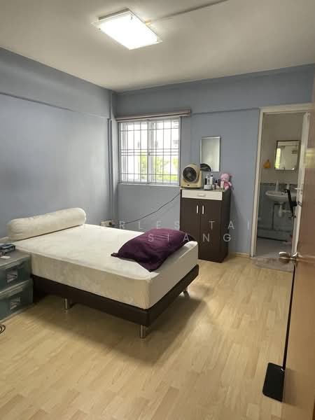 427 Clementi Avenue 3, 427 Clementi Avenue 3, 2 Bedrooms, 721 sqft, HDB Flat For Sale, by Charles Tai Wei Siang, 500190367 - Bedroom - PropertyGuru.com.sg