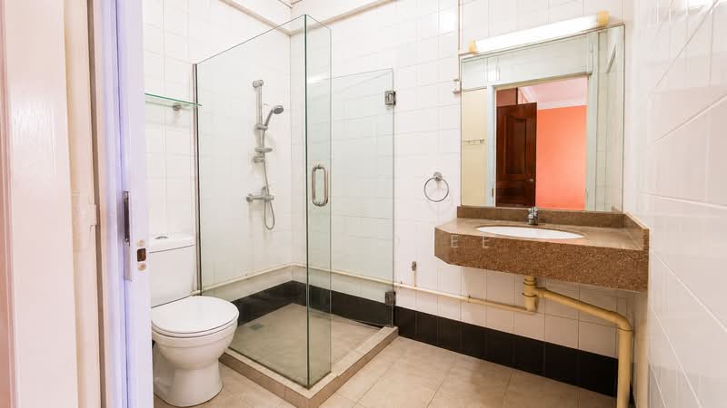 539 Serangoon North Avenue 4, 539 Serangoon North Avenue 4, 4 Bedrooms, 1,582 sqft, HDB Flat For Sale, by Edmund Ee, 500190371 - Bathroom - PropertyGuru.com.sg