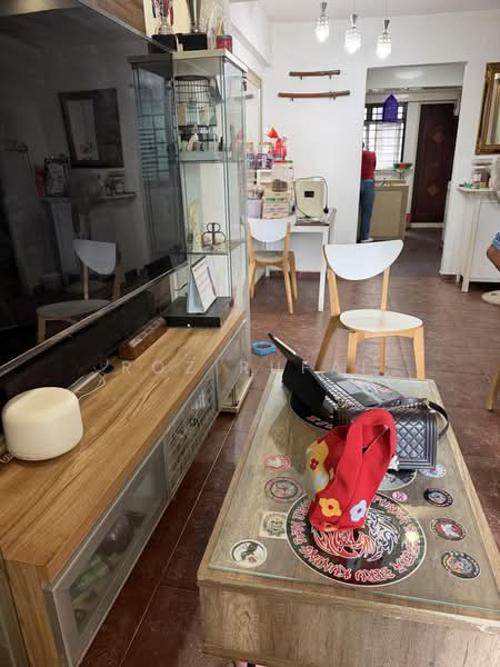 231 Lorong 8 Toa Payoh, 231 Lorong 8 Toa Payoh, 3 Bedrooms, 700 sqft, HDB Flat For Sale, by Roz Rufai, 500190379 - Living Room - PropertyGuru.com.sg