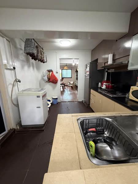 231 Lorong 8 Toa Payoh, 231 Lorong 8 Toa Payoh, 3 Bedrooms, 700 sqft, HDB Flat For Sale, by Roz Rufai, 500190379 - Kitchen - PropertyGuru.com.sg