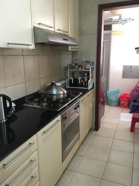 Rio Vista, 10 Upper Serangoon View, 3 Bedrooms, 1,238 sqft, Condominium For Sale, by Charles Tai Wei Siang, 500190389 - Kitchen - PropertyGuru.com.sg