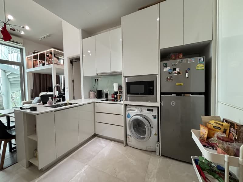 Kingsford Hillview Peak, 105 Hillview Rise, 2 Bedrooms, 1,012 sqft, Condominium For Sale, by Charles Ong, 500190390 - Kitchen - PropertyGuru.com.sg