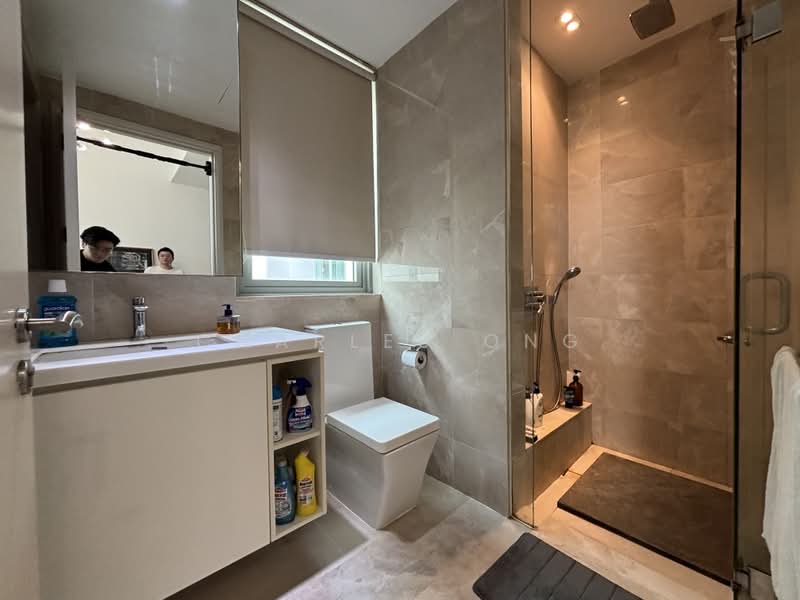 Kingsford Hillview Peak, 105 Hillview Rise, 2 Bedrooms, 1,012 sqft, Condominium For Sale, by Charles Ong, 500190390 - Bathroom - PropertyGuru.com.sg