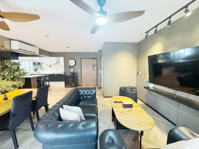 627B Tampines Street 61, 627B Tampines Street 61, 3 Bedrooms, 1,216 sqft, HDB Flat For Sale, by Lewis Ho, 500190429 - Living Room - PropertyGuru.com.sg