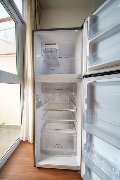 Happy Avenue East, , Room Rental, 350 sqft, Terraced House For Rent, by Ainsley Chong, 500190432 - Personal fridge - PropertyGuru.com.sg