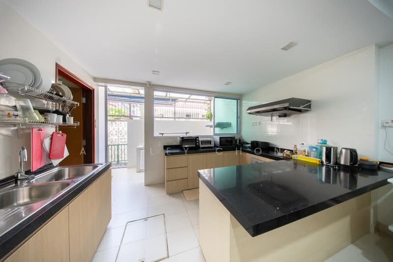 Happy Avenue East, , Room Rental, 350 sqft, Terraced House For Rent, by Ainsley Chong, 500190432 - Kitchen - PropertyGuru.com.sg