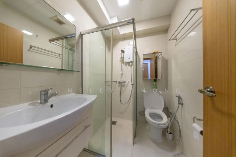 Happy Avenue East, , Room Rental, 350 sqft, Terraced House For Rent, by Ainsley Chong, 500190432 - Bathroom - PropertyGuru.com.sg