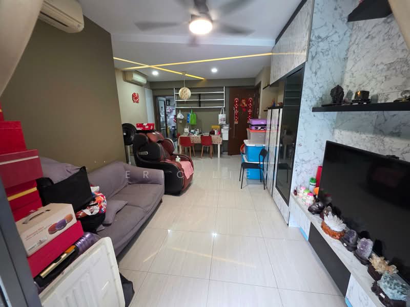 Bellewoods, 108 Woodlands Avenue 5, 3 Bedrooms, 936 sqft, Executive Condominium For Sale, by Eric Liew, 500190433 - Living Room - PropertyGuru.com.sg