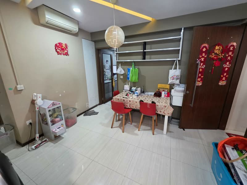 Bellewoods, 108 Woodlands Avenue 5, 3 Bedrooms, 936 sqft, Executive Condominium For Sale, by Eric Liew, 500190433 - Dining Room - PropertyGuru.com.sg