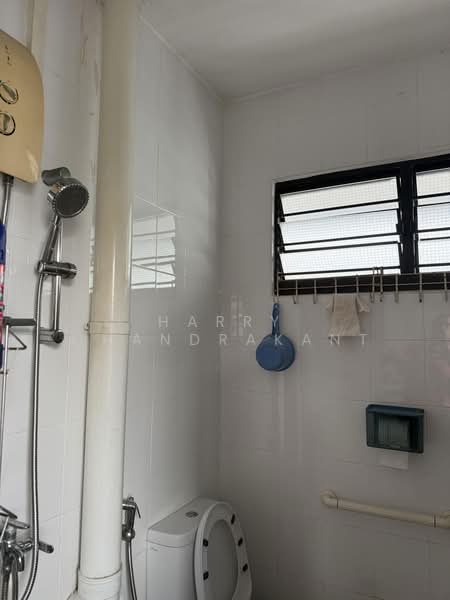 88 Bedok North Street 4, 88 Bedok North Street 4, Room Rental, 180 sqft, HDB Flat For Rent, by Harry Chandrakant, 500190434 - Bathroom - PropertyGuru.com.sg