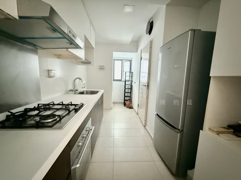 Waterfront Waves, 766 Bedok Reservoir Road, 2 Bedrooms, 969 sqft, Condominium For Sale, by Kareen Tan 陳約廷, 500190446 - Kitchen - PropertyGuru.com.sg