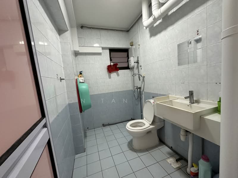 772 Bedok Reservoir View, 772 Bedok Reservoir View, 3 Bedrooms, 1,130 sqft, HDB Flat For Sale, by Evon Tan 陈玉凤, 500190459 - Bathroom - PropertyGuru.com.sg