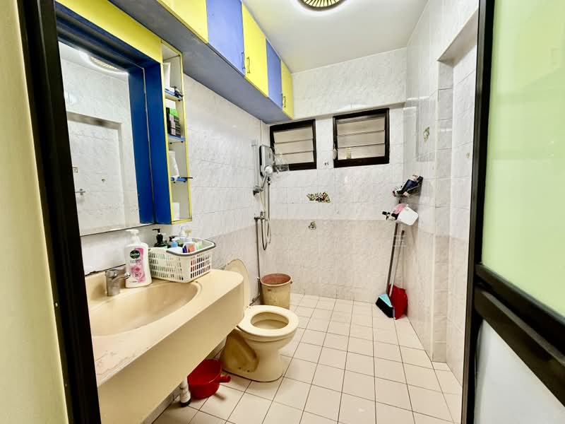 772 Bedok Reservoir View, 772 Bedok Reservoir View, 3 Bedrooms, 1,130 sqft, HDB Flat For Sale, by Evon Tan 陈玉凤, 500190459 - Bathroom - PropertyGuru.com.sg