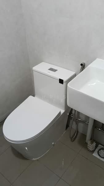 301 Tampines Street 32, 301 Tampines Street 32, Room Rental, 150 sqft, HDB Flat For Rent, by Chris Quek, 500190460 - Bathroom - PropertyGuru.com.sg