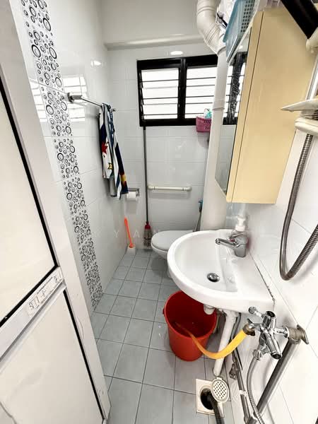 653 Yishun Avenue 4, 653 Yishun Avenue 4, 3 Bedrooms, 904 sqft, HDB Flat For Sale, by Bryan Teh, 500190462 - Bathroom - PropertyGuru.com.sg