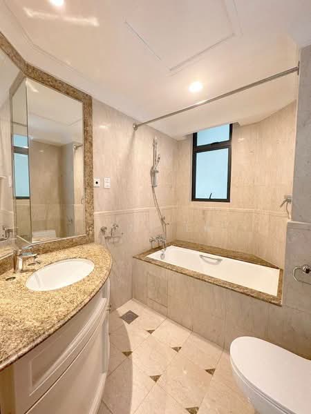 Valley Park, 479 River Valley Road, 2 Bedrooms, 1,216 sqft, Condominium For Rent, by Lynn Er, 500190465 - Bathroom - PropertyGuru.com.sg