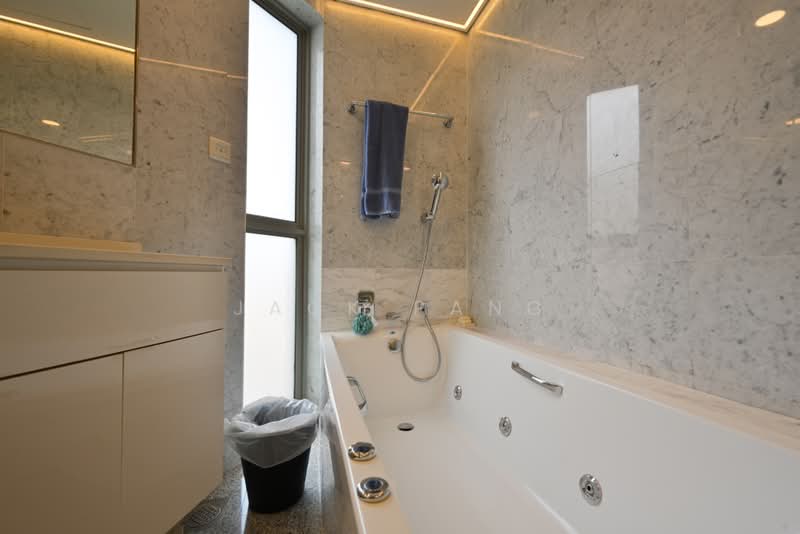 The Edge on Cairnhill, 130 Cairnhill Road, 4 Bedrooms, 3,175 sqft, Condominium For Sale, by Jack Pang, 500190487 - Bathroom - PropertyGuru.com.sg