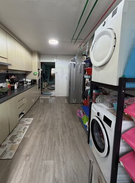 409 Bukit Batok West Avenue 4, 409 Bukit Batok West Avenue 4, 2 Bedrooms, 732 sqft, HDB Flat For Sale, by Dynn Suradi, 500190492 - Kitchen - PropertyGuru.com.sg