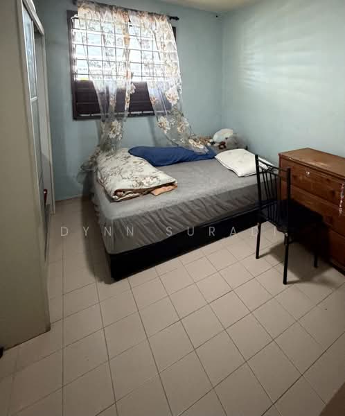 409 Bukit Batok West Avenue 4, 409 Bukit Batok West Avenue 4, 2 Bedrooms, 732 sqft, HDB Flat For Sale, by Dynn Suradi, 500190492 - Bedroom - PropertyGuru.com.sg