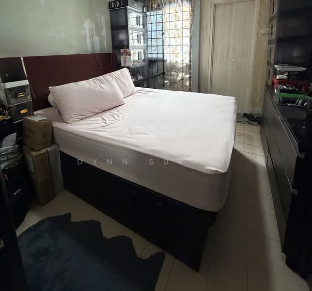 409 Bukit Batok West Avenue 4, 409 Bukit Batok West Avenue 4, 2 Bedrooms, 732 sqft, HDB Flat For Sale, by Dynn Suradi, 500190492 - Bedroom - PropertyGuru.com.sg