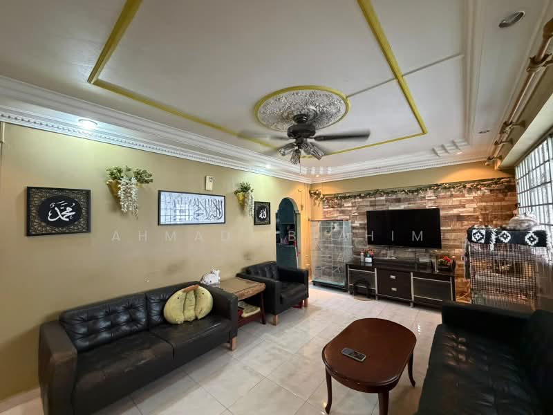 840 Woodlands Street 82, 840 Woodlands Street 82, 3 Bedrooms, 904 sqft, HDB Flat For Sale, by Ahmad Ibrahim, 500190494 - Living Room - PropertyGuru.com.sg