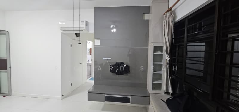 197A Boon Lay Fields, 197A Boon Lay Drive, 2 Bedrooms, 731 sqft, HDB Flat For Sale, by Richard Seah, 500190497 - Living Room - PropertyGuru.com.sg