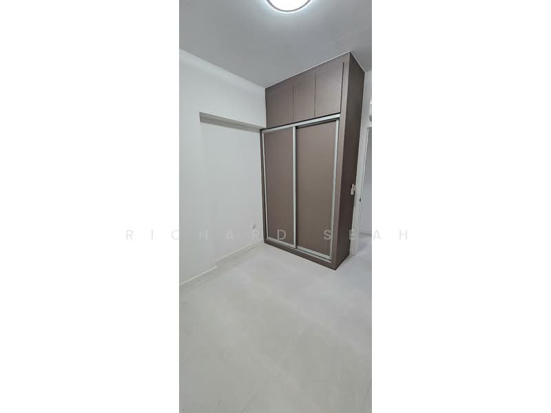 197A Boon Lay Fields, 197A Boon Lay Drive, 2 Bedrooms, 731 sqft, HDB Flat For Sale, by Richard Seah, 500190497 - Common Room Wardrobe - PropertyGuru.com.sg