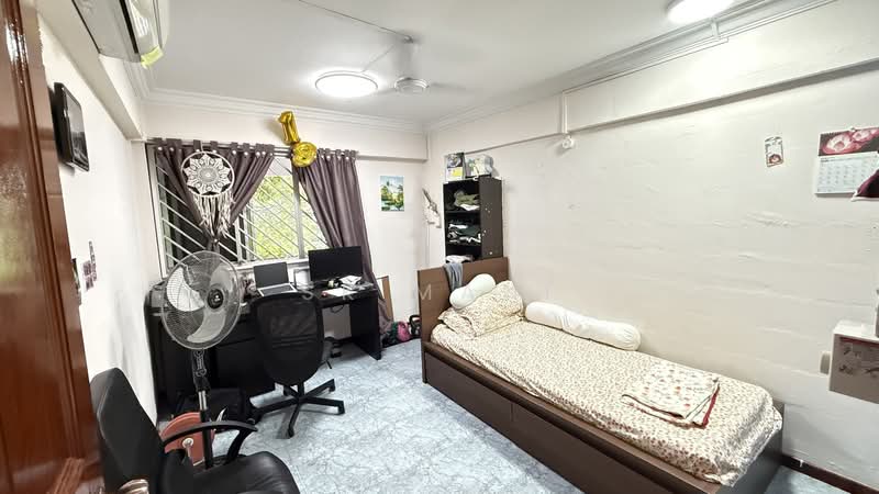 183 Bukit Batok West Avenue 8, 183 Bukit Batok West Avenue 8, 3 Bedrooms, 980 sqft, HDB Flat For Sale, by Sk Mani, 500190524 - Bedroom - PropertyGuru.com.sg