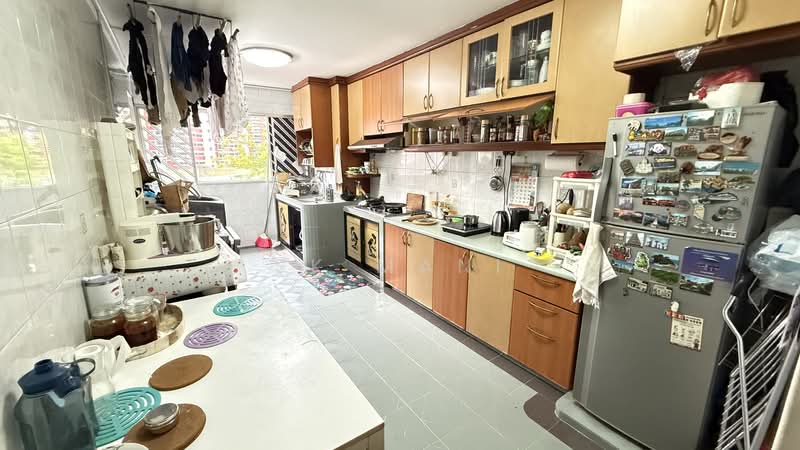 183 Bukit Batok West Avenue 8, 183 Bukit Batok West Avenue 8, 3 Bedrooms, 980 sqft, HDB Flat For Sale, by Sk Mani, 500190524 - Kitchen - PropertyGuru.com.sg