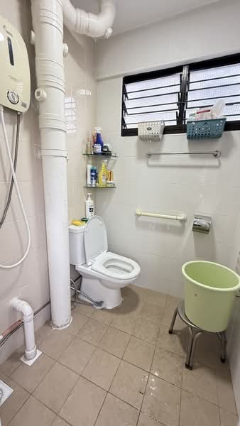 183 Bukit Batok West Avenue 8, 183 Bukit Batok West Avenue 8, 3 Bedrooms, 980 sqft, HDB Flat For Sale, by Sk Mani, 500190524 - Bathroom - PropertyGuru.com.sg