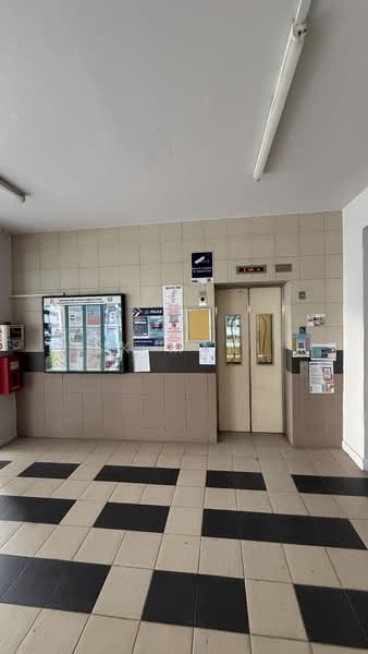 183 Bukit Batok West Avenue 8, 183 Bukit Batok West Avenue 8, 3 Bedrooms, 980 sqft, HDB Flat For Sale, by Sk Mani, 500190524 - Lobby - PropertyGuru.com.sg