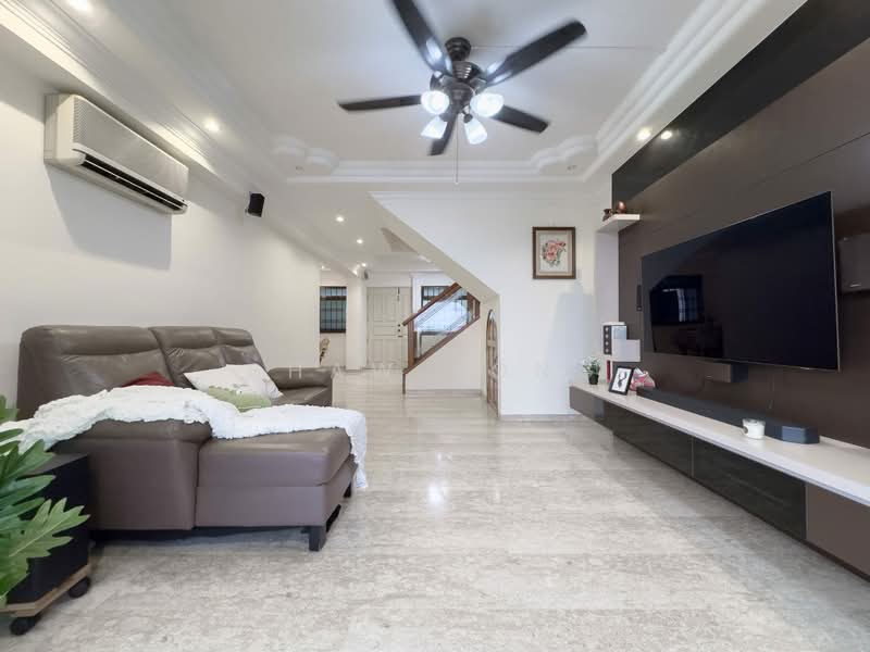 893 Tampines Avenue 8, 893 Tampines Avenue 8, 4 Bedrooms, 1,539 sqft, HDB Flat For Sale, by Shaw Yong, 500190530 - Living Room - PropertyGuru.com.sg