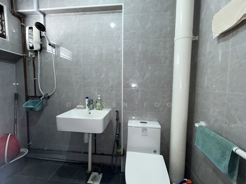408 Choa Chu Kang Avenue 3, 408 Choa Chu Kang Avenue 3, 3 Bedrooms, 1,119 sqft, HDB Flat For Sale, by Darren Foo, 500190541 - Bathroom - PropertyGuru.com.sg