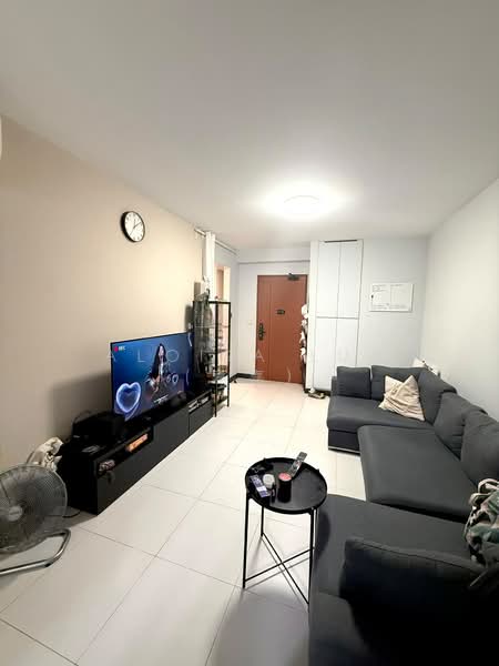 485 Segar Road, 485 Segar Road, 3 Bedrooms, 990 sqft, HDB Flat For Sale, by Aloisa Lua (嘉嘉), 500190542 - Living Room - PropertyGuru.com.sg