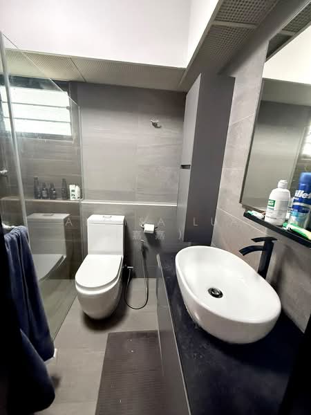 485 Segar Road, 485 Segar Road, 3 Bedrooms, 990 sqft, HDB Flat For Sale, by Aloisa Lua (嘉嘉), 500190542 - Bathroom - PropertyGuru.com.sg