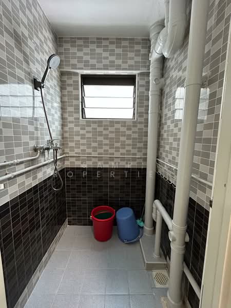 113 Lorong 1 Toa Payoh, 113 Lorong 1 Toa Payoh, 3 Bedrooms, 700 sqft, HDB Flat For Rent, by TOK CHWEE LUAN JASMIN, 500190552 - Bathroom - PropertyGuru.com.sg