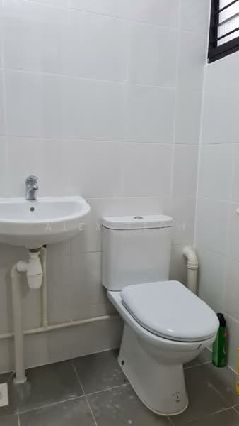 371 Bukit Batok Street 31, 371 Bukit Batok Street 31, 2 Bedrooms, 721 sqft, HDB Flat For Rent, by Alex Teoh, 500190562 - Bathroom - PropertyGuru.com.sg