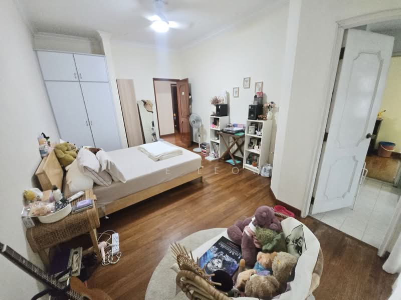 Kew Lane, , 6 Bedrooms, 3,560 sqft, Corner Terrace For Sale, by Joe Leow, 500190565 - Bedroom - PropertyGuru.com.sg