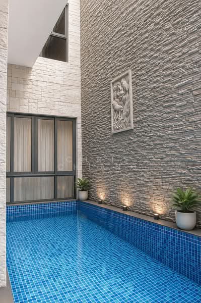 Serangoon Garden Estate, Bridport/ Cowdray/ Portchester/ Huddington/ Kingswear/ Hemsley Avenue, 5 Bedrooms, 4,600 sqft, Terraced House For Sale, by Chris Chiang, 500190572 - Pool - PropertyGuru.com.sg