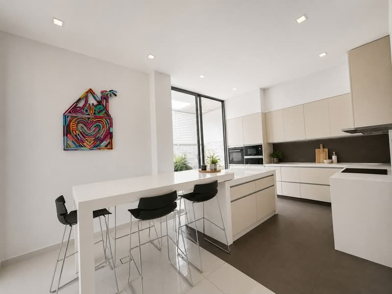 Serangoon Garden Estate, Bridport/ Cowdray/ Portchester/ Huddington/ Kingswear/ Hemsley Avenue, 5 Bedrooms, 4,600 sqft, Terraced House For Sale, by Chris Chiang, 500190572 - Kitchen - PropertyGuru.com.sg