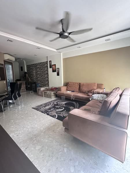 Summerdale, 10 Boon Lay Drive, 3 Bedrooms, 1,216 sqft, Condominium For Sale, by Grace Tan 陈丽玲, 500190573 - Living Room - PropertyGuru.com.sg
