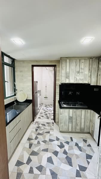 Summerdale, 10 Boon Lay Drive, 3 Bedrooms, 1,216 sqft, Condominium For Sale, by Grace Tan 陈丽玲, 500190573 - Kitchen - PropertyGuru.com.sg