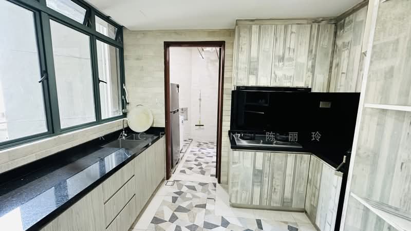 Summerdale, 10 Boon Lay Drive, 3 Bedrooms, 1,216 sqft, Condominium For Sale, by Grace Tan 陈丽玲, 500190573 - Kitchen - PropertyGuru.com.sg