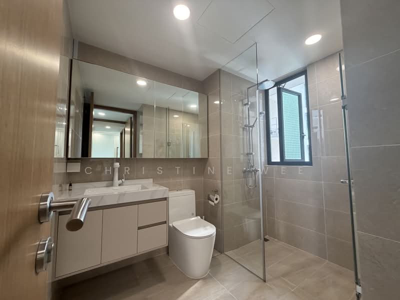 Kingsford Waterbay, 84 Upper Serangoon View, 3 Bedrooms, 883 sqft, Condominium For Sale, by Christine Wee, 500190582 - Bathroom - PropertyGuru.com.sg